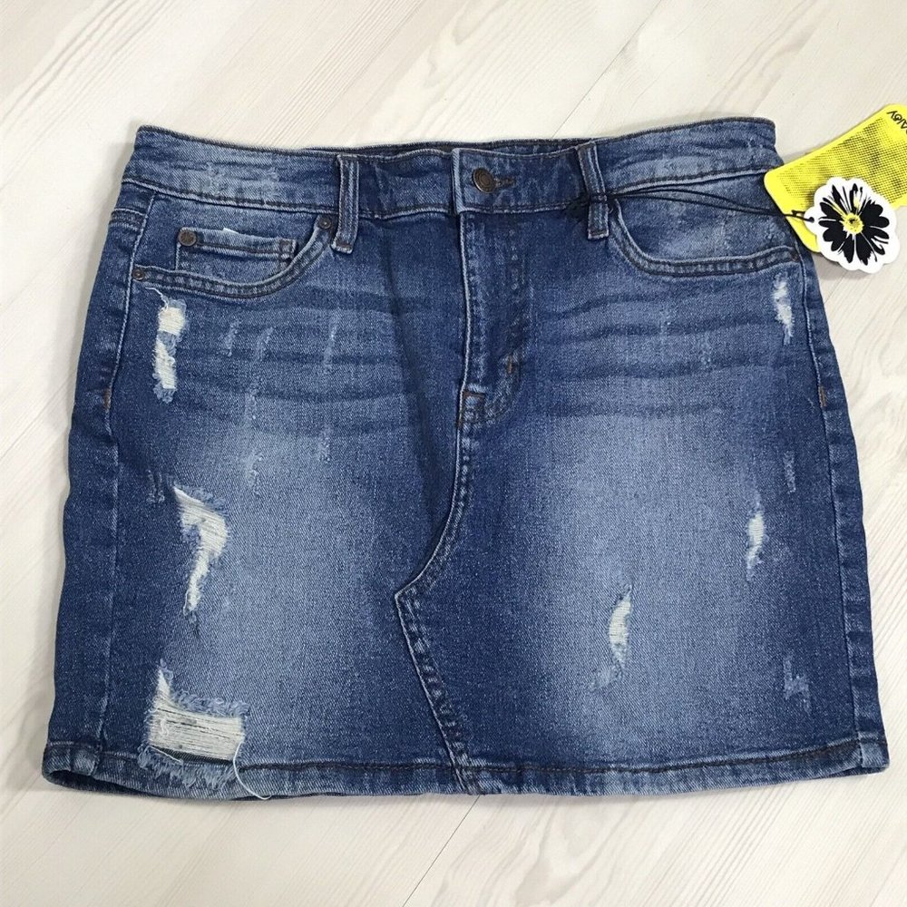 NWT Black Daisy Size 28 Distressed Denim Mini Skirt Straight Med Wash Pockets